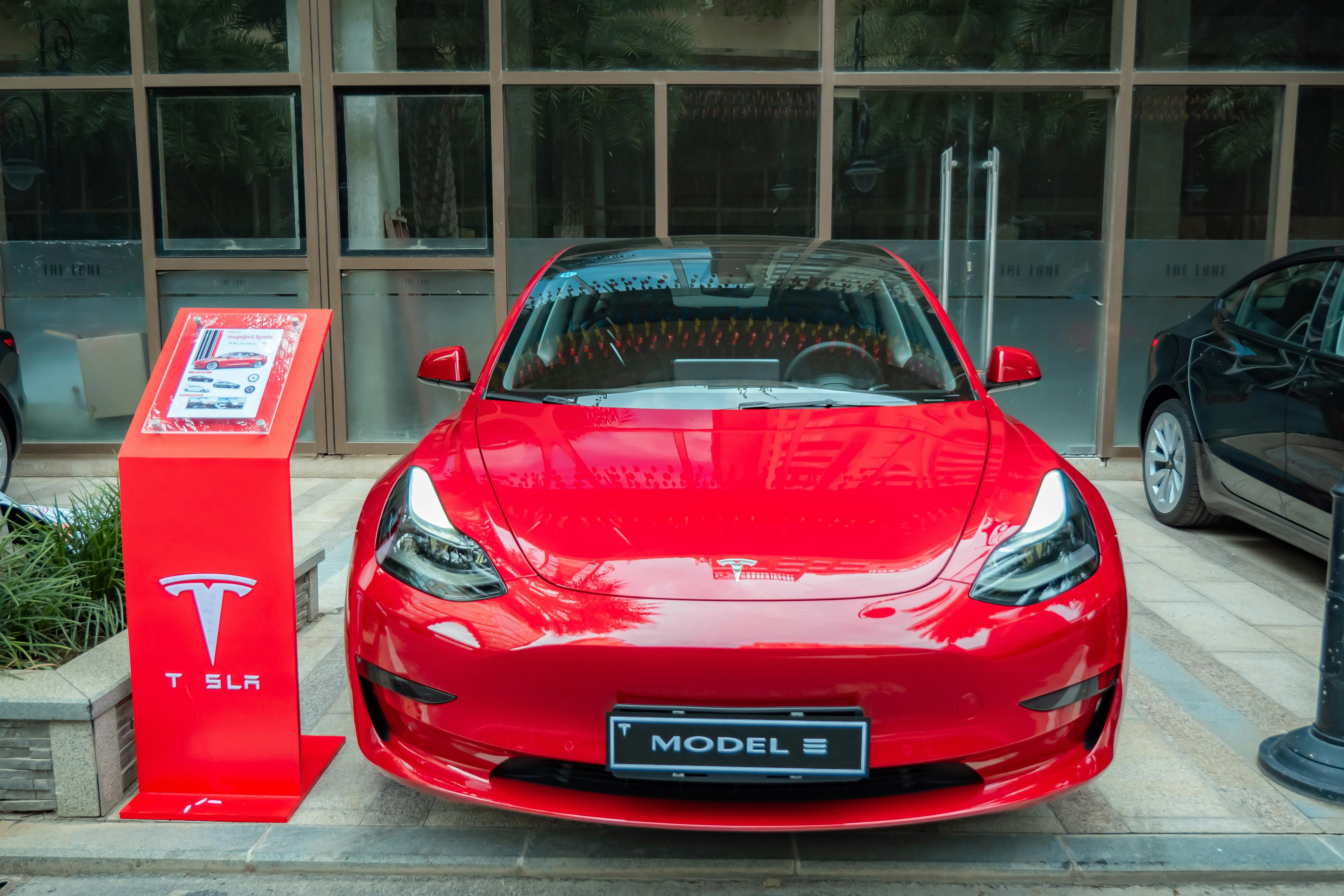 Where to Buy a Used Electric Car in Canada: Private Sale vs. Dealer vs. Online